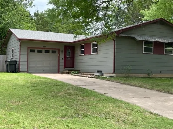 916 S Ash St, Newton, KS 67114