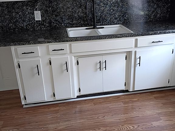 4th image of 4030 Walnut St