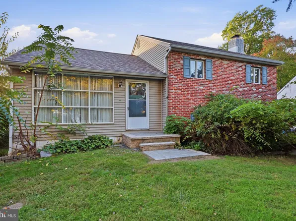208 N Hawthorne Ave, Langhorne, PA 19047