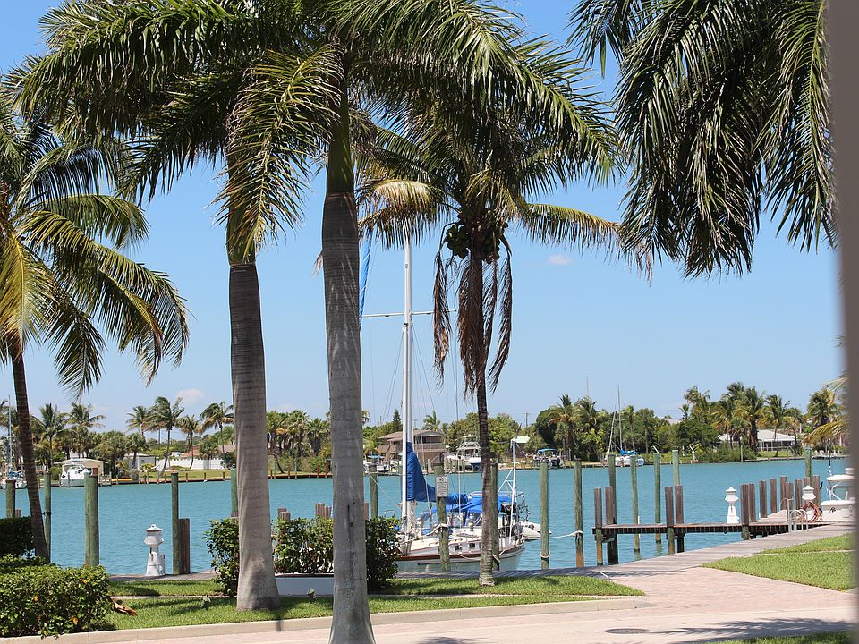 Dock for up to 45' boat