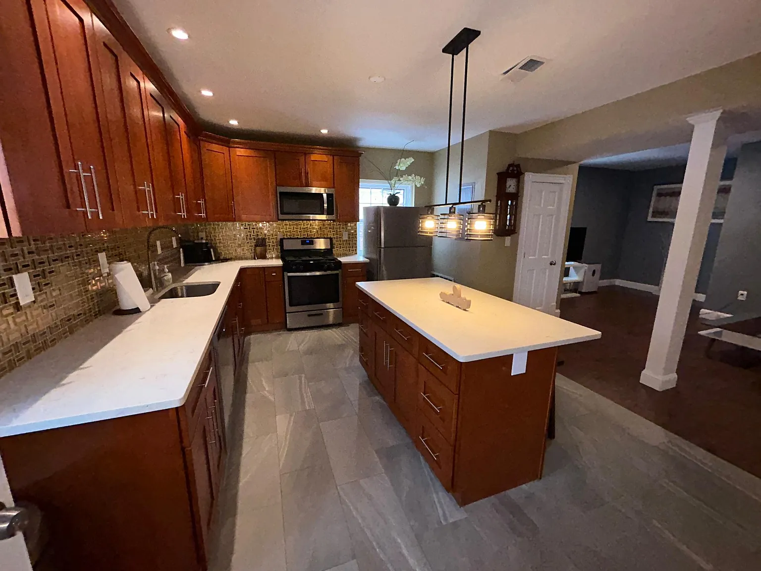 2 bed, 1350 sqft, $2,650 — Photo 2