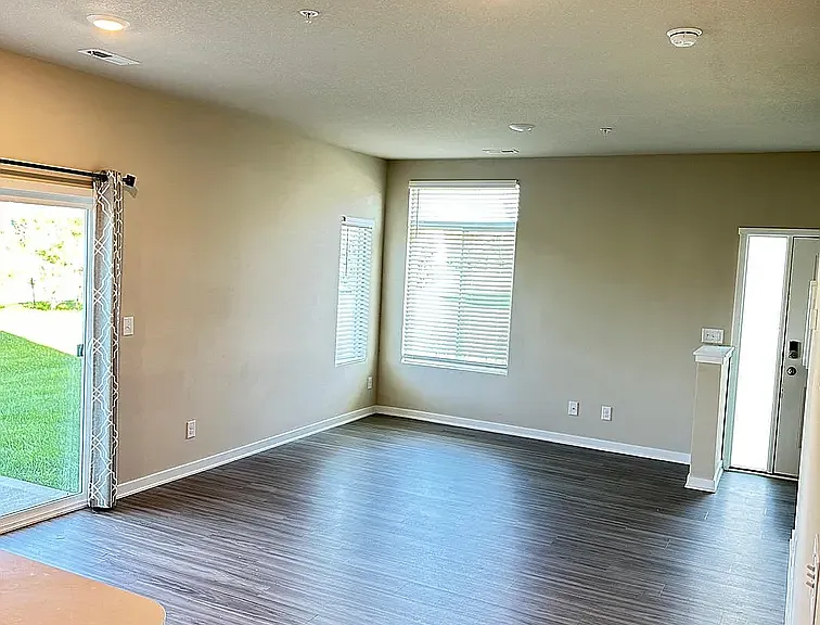 854 NE Phlox Ave — Photo 10