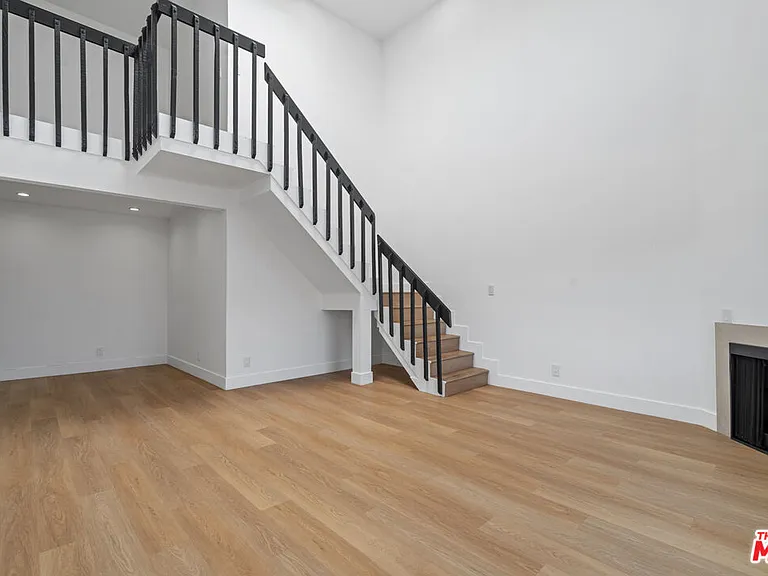 3939 Moore St #204 — Photo 3