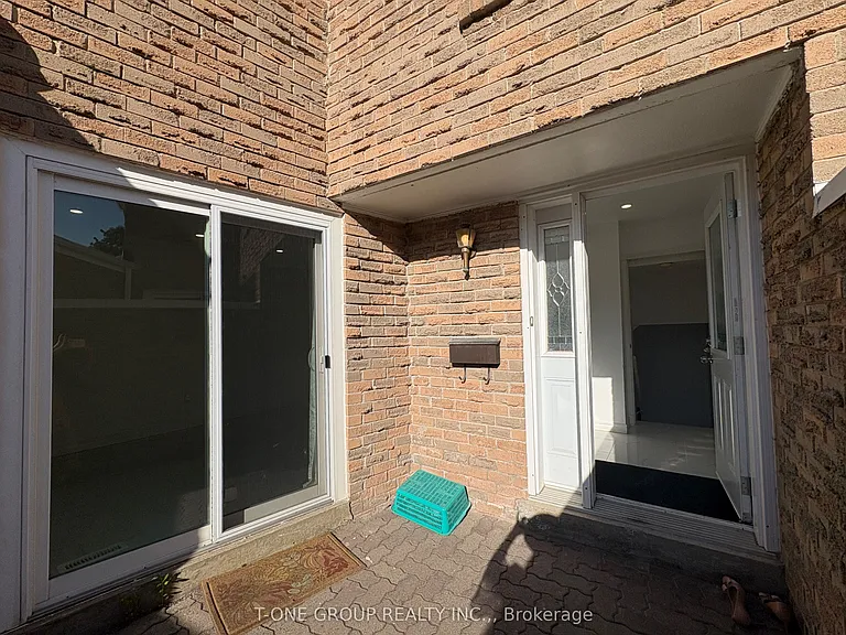 49 Ambercroft Blvd — Photo 2