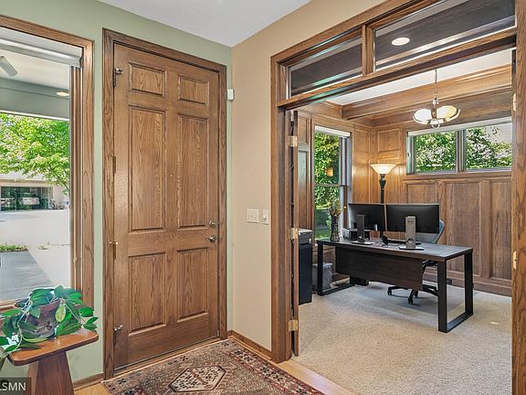 4th image of 8 Larch Ln