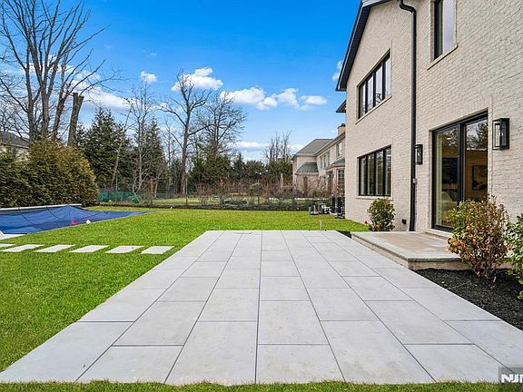 3rd image of 50 Roberts Rd