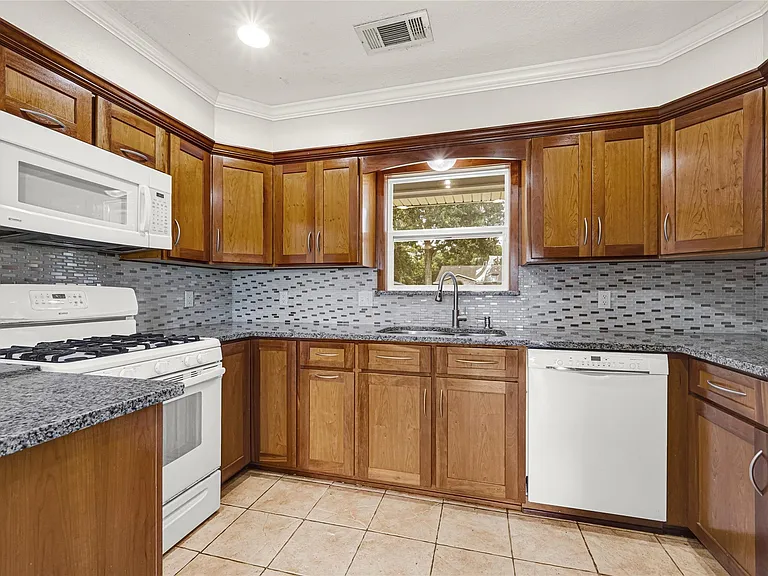 9927 Southport Dr — Photo 10