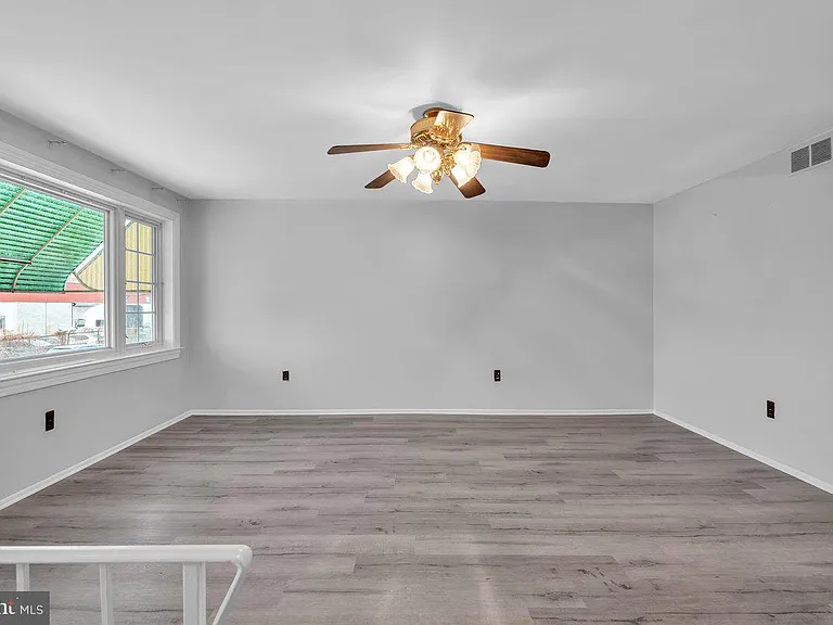 3639 Gaul St — Photo 4