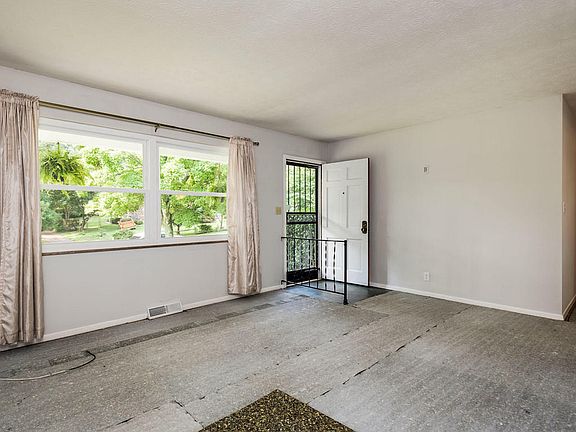 4th image of 3521 Plumwood Dr
