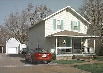 105 W Cornelia St photo 1