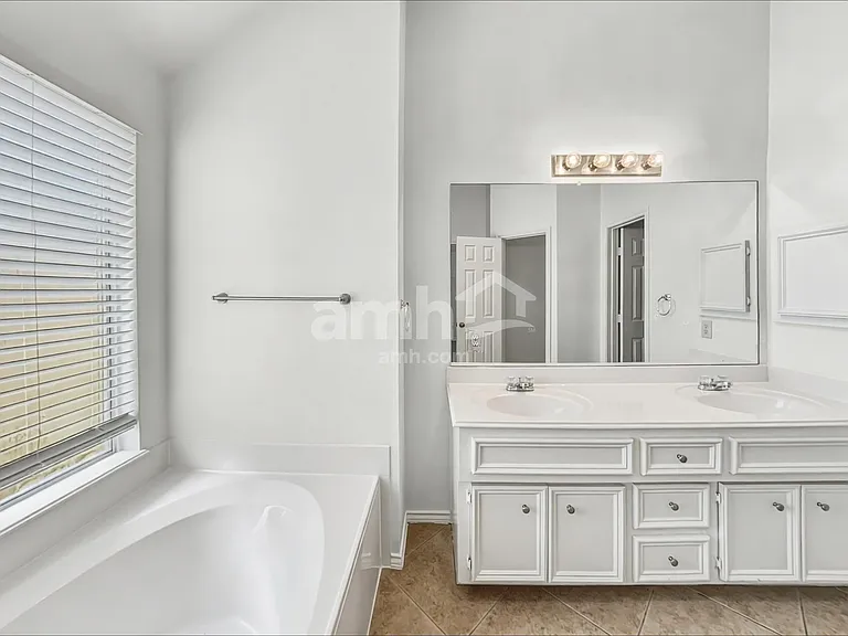 860 Rock Harbor Ln — Photo 10