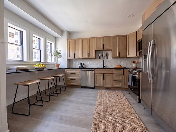 4th image of 226 Mack Ave #10