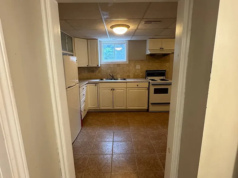19 Westchester Rd #BASEMENT — Photo 5