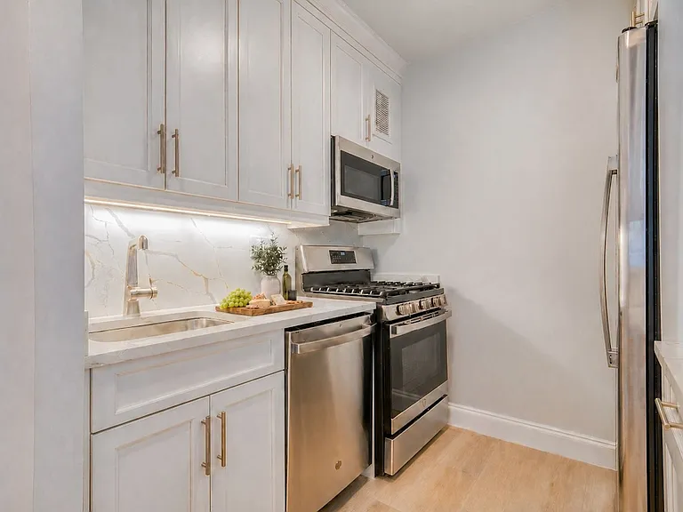 20 W 64th St #14M — Photo 4