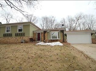 1423 Illini Dr, Rockford, IL 61107