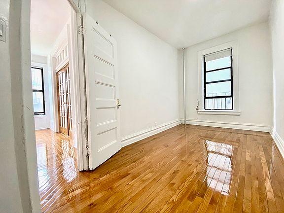 3rd image of 960 Amsterdam Ave #15