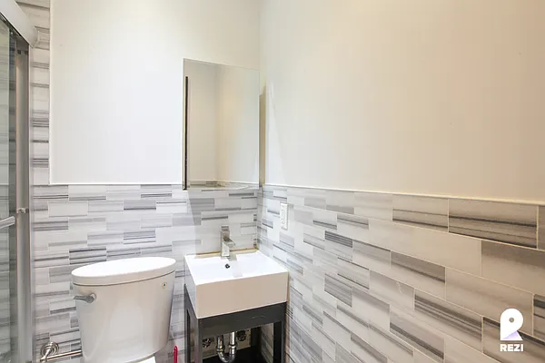 Rented by REZI | media 23