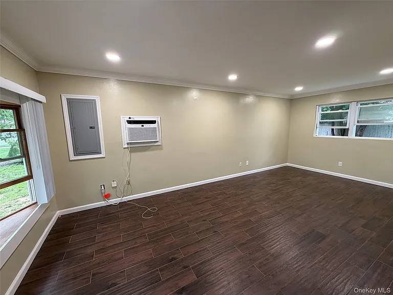 196 Sterling St — Photo 5