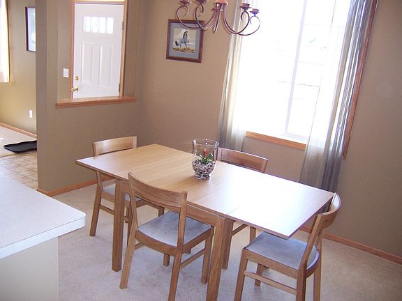 4th image of 715 Maple Hills Dr APT J