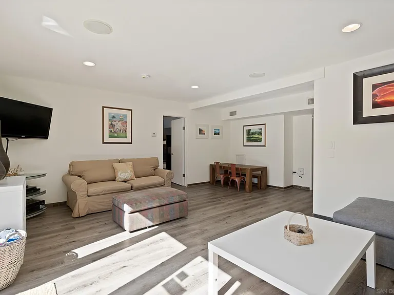 645 Loring St — Photo 15