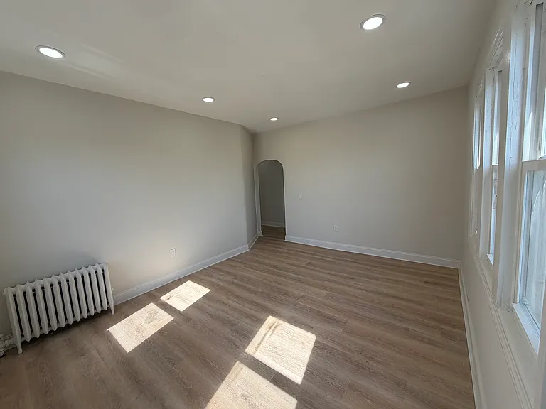 17 Conover Ave #1L — Photo 9
