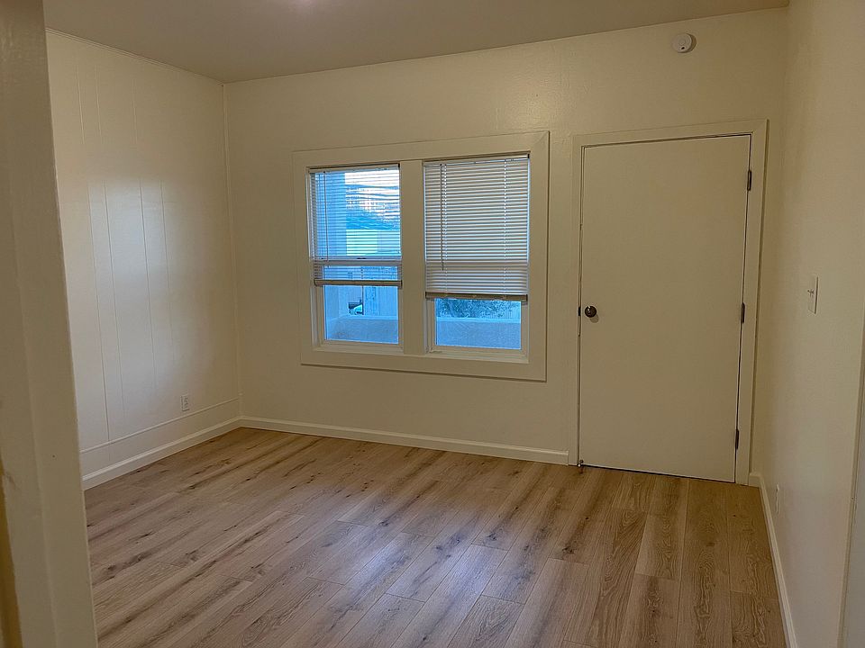 1st image of 609 Cypress Ave