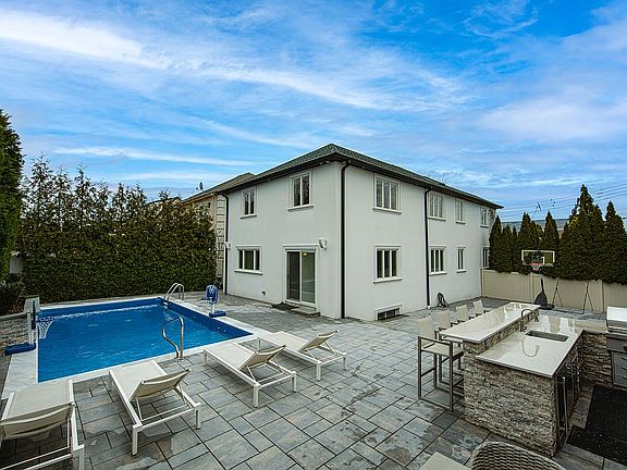 2nd image of 154-96 Riverside Dr