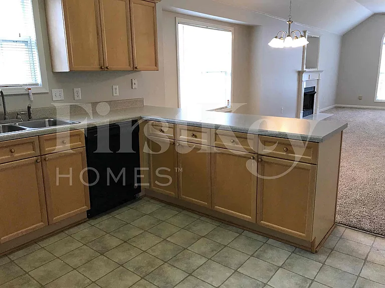 2018 Village Ln — Photo 4