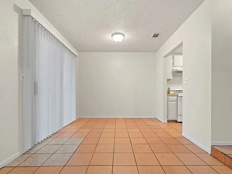 1071 May Ln — Photo 6
