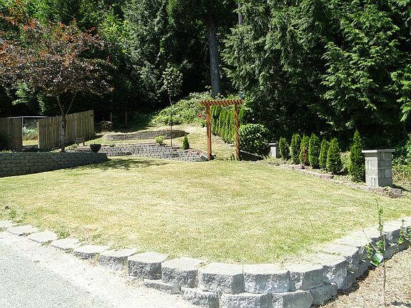 4th image of 3983 NE Dartmouth Court