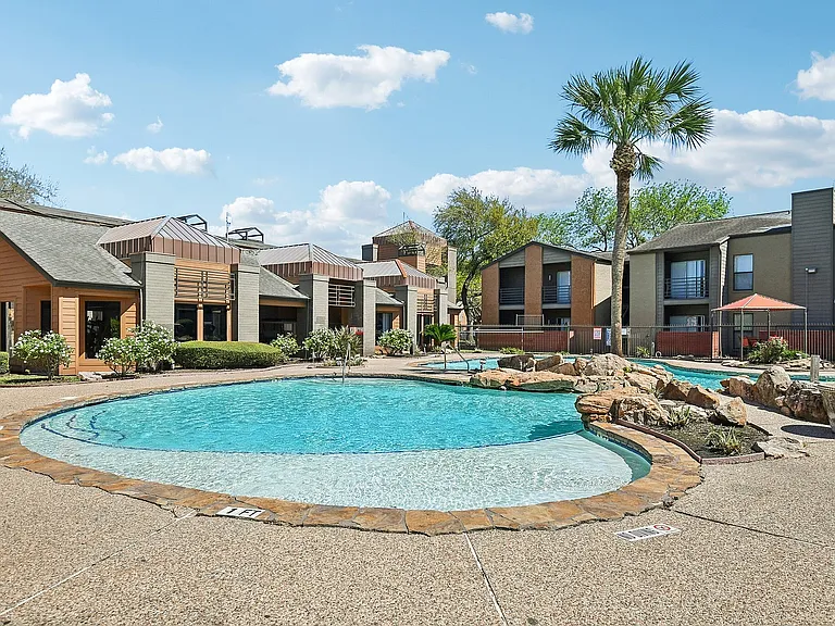43-web-or-mls-Briar Forest Dr-1303-910