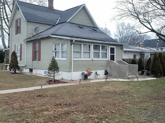 3rd image of 1202 Magnolia Ave