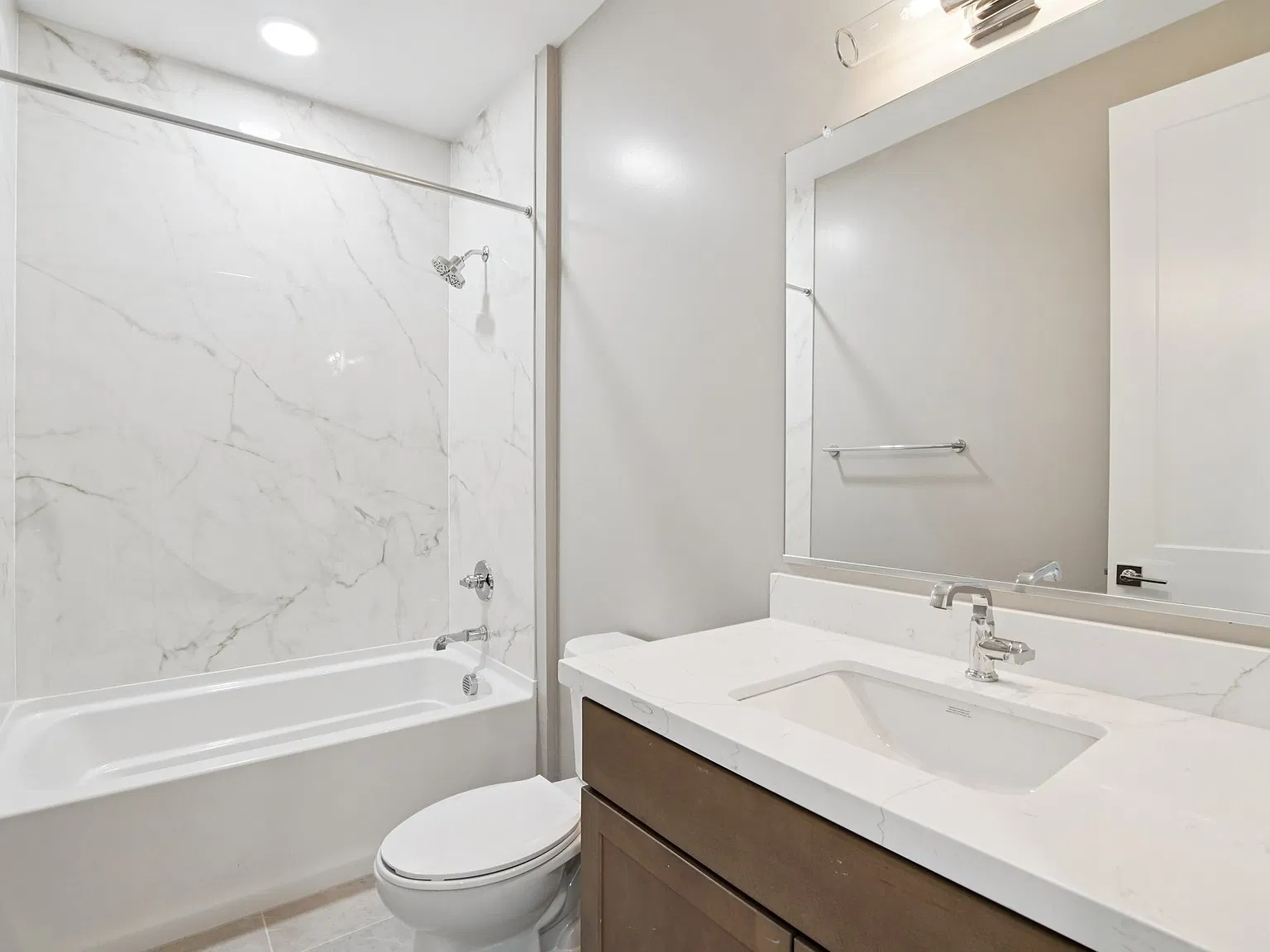 3 bed, 2.5 bath, 1615 sqft, $2,677 — Photo 4