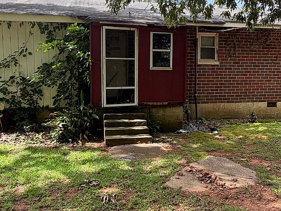 5th image of 217 Glenn St