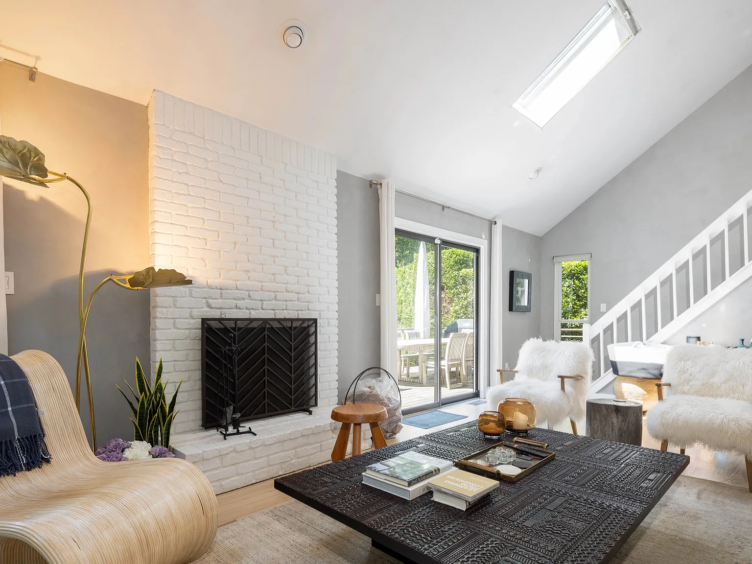 Village Fringe Designer Home — Photo 2