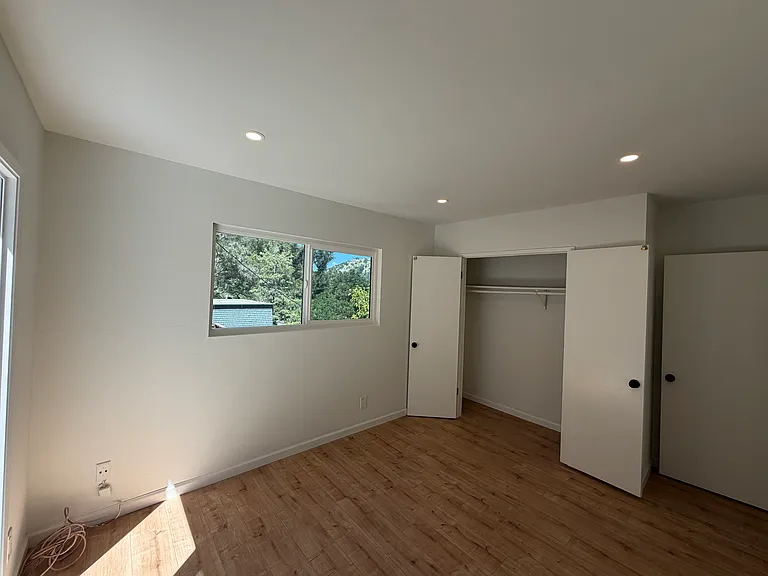 8535 Lookout Mountain Ave — Photo 35