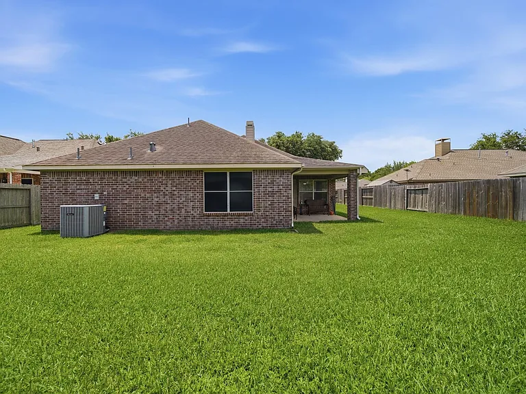 321 Preston Ln — Photo 30