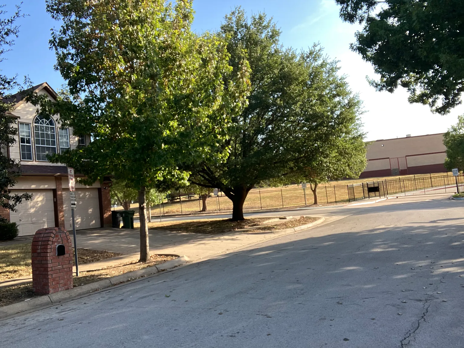 5 bed, 3199 sqft, $3,200 — Photo 2