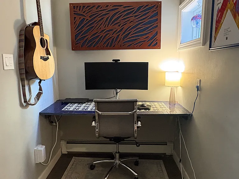 First floor workstation/floating desk