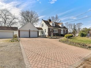 5 Birch Rd, Pompton Plains, NJ 07444