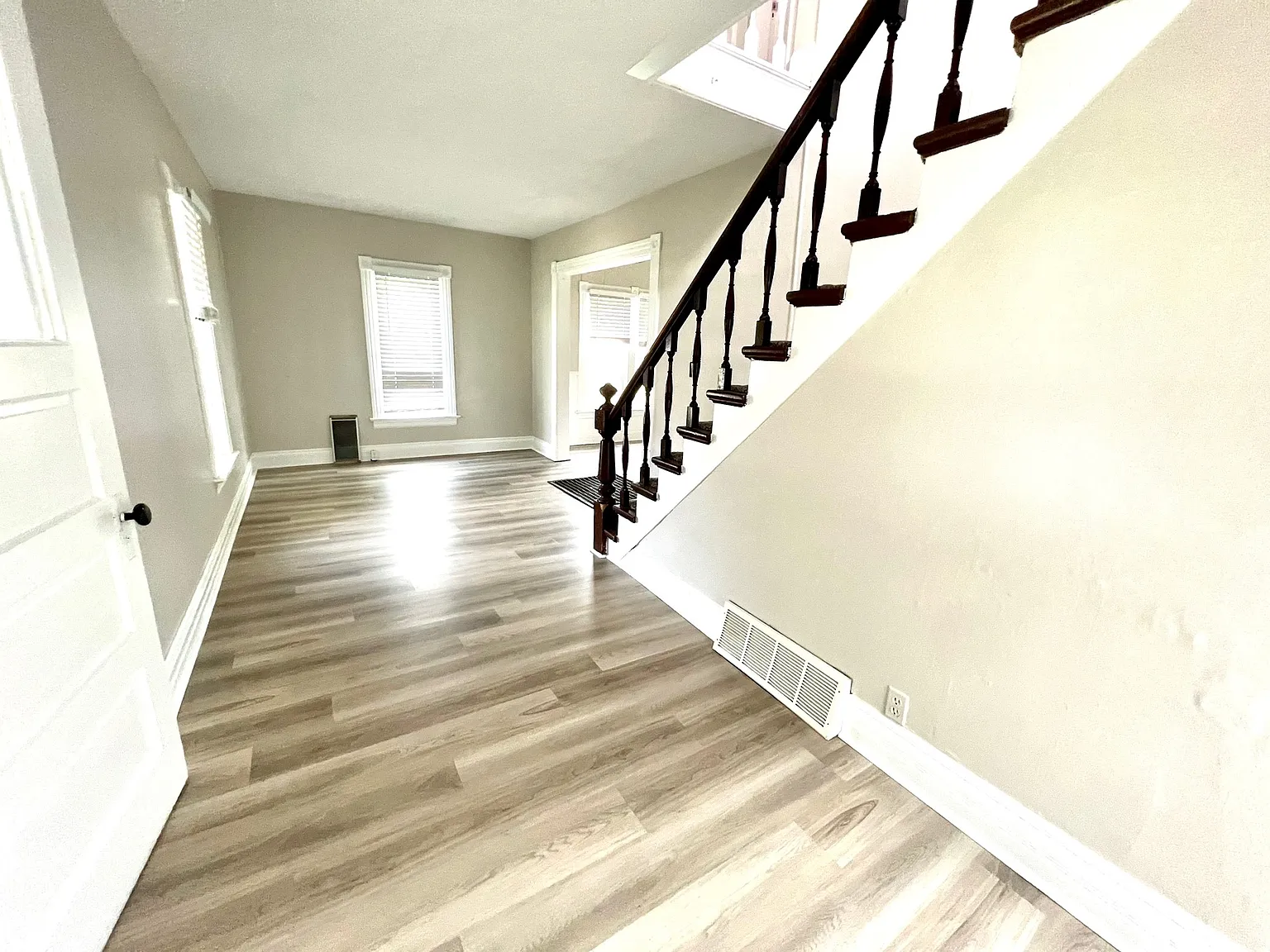 3 bed, 288 sqft, $1,550 — Photo 2