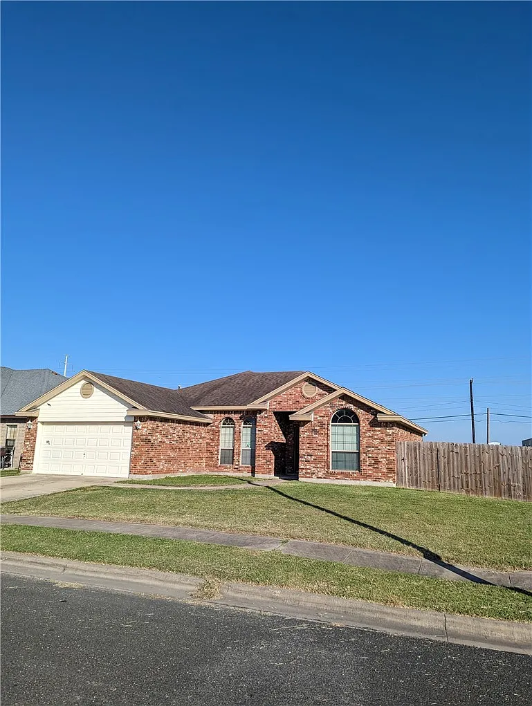 3 bed, 2.0 bath, 1733 sqft, $2,075 — Photo 1