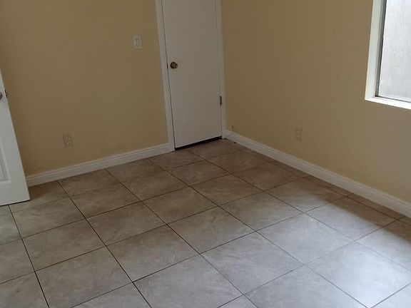 4th image of 10733 Juniper St