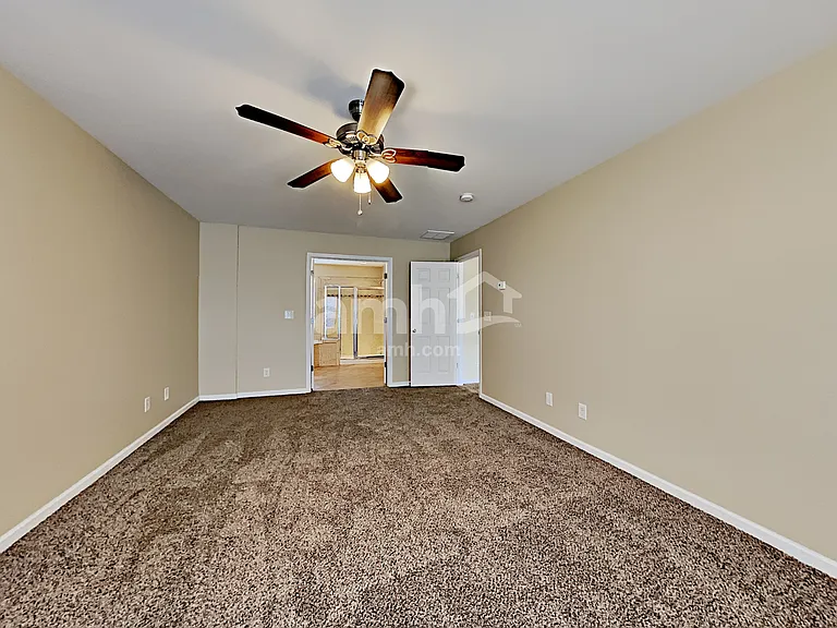 1048 Oakhall Dr — Photo 9