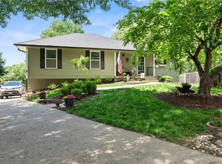 705 SW 31st Ct, Blue Springs, MO 64015