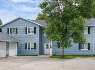 2114 8th Ave NW APT 3, East Grand Forks, MN 56721