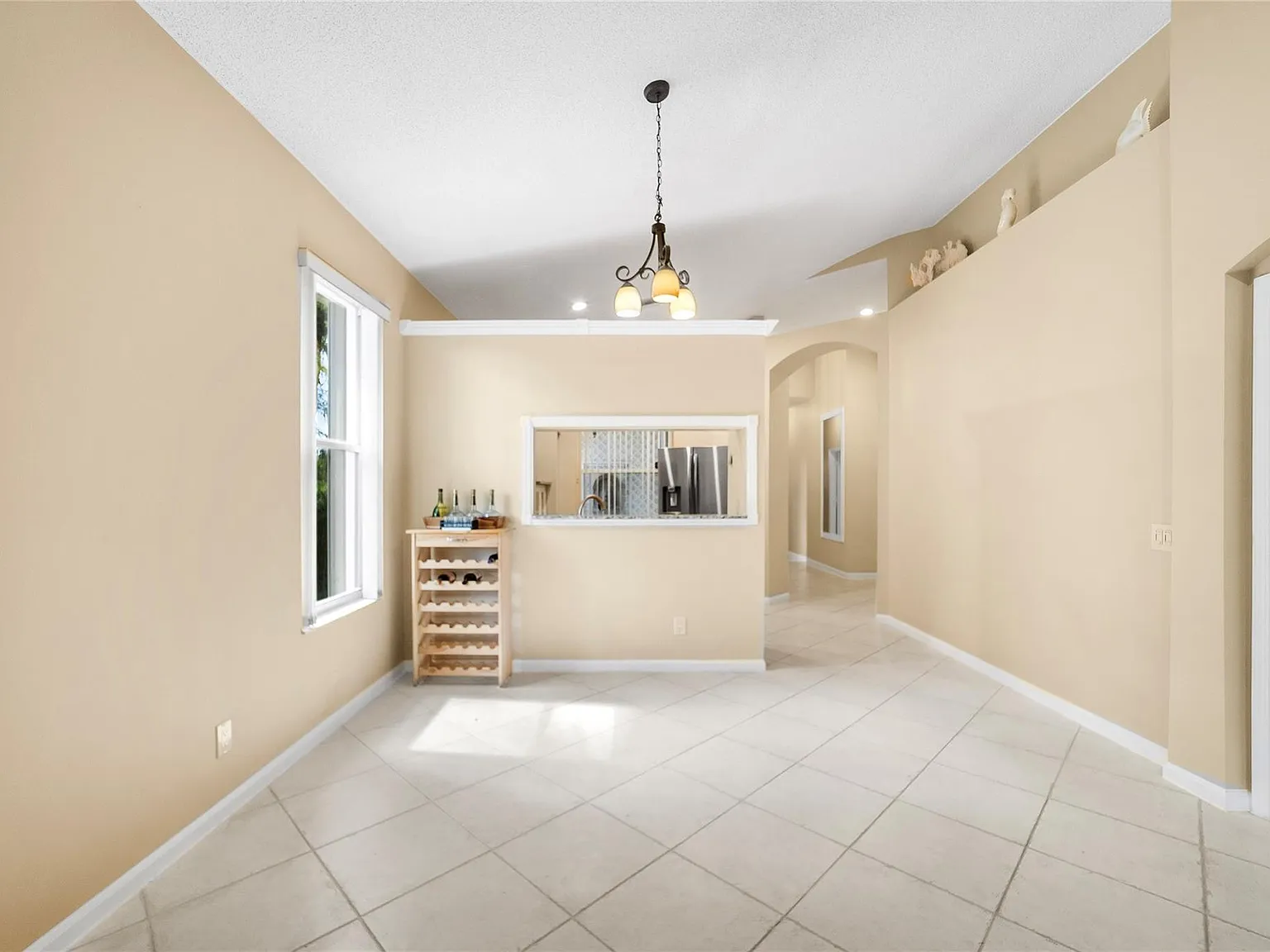 3 bed, 2.0 bath, 1484 sqft, $3,400 — Photo 4