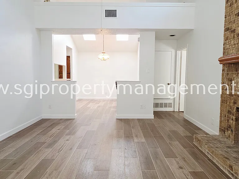 2408 Centaurus Dr — Photo 4