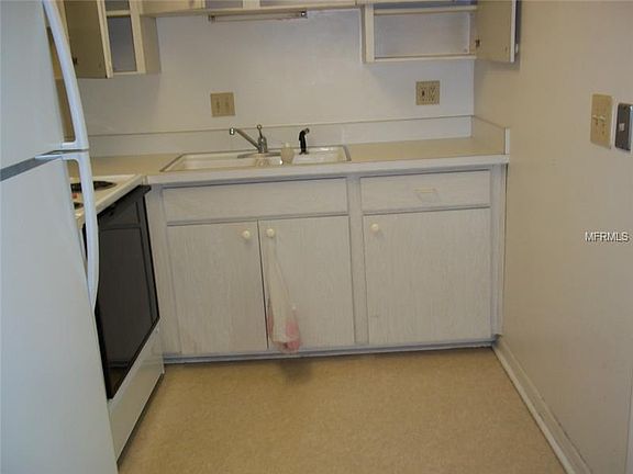2nd image of 1011 Warwick Ct