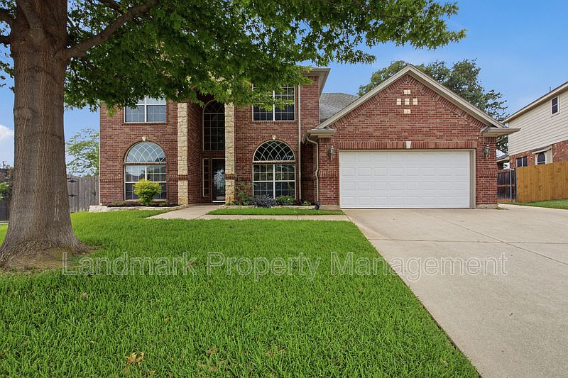1st image of 2115 Lexington Dr